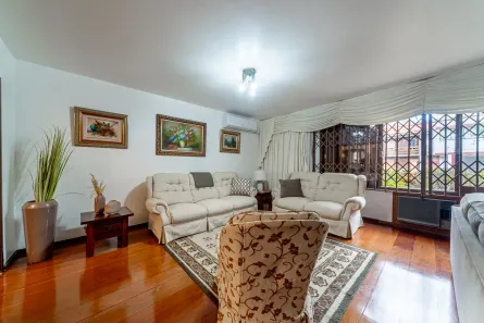 Casa com 3 Quartos à venda, 250m² no Chácara das Pedras, Porto Alegre