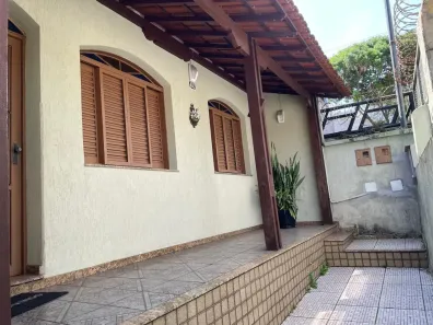 Casa com 3 Quartos para alugar, 198m² no Esplanada, Belo Horizonte