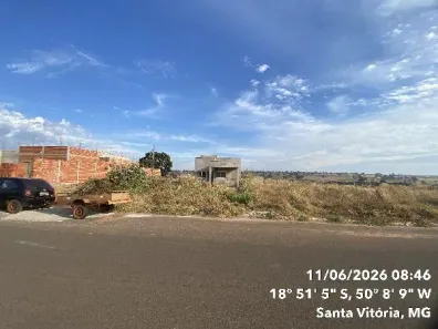 Lote/Terreno à venda, 300m² no Santa Vitória, Santa Vitória