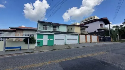Imóvel Comercial com 4 Quartos para alugar, 327m² no Jardim São Carlos, Sorocaba