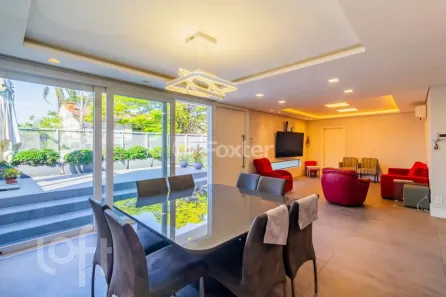 Casa com 3 Quartos à venda, 310m² no Três Figueiras, Porto Alegre