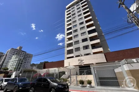 Apartamento com 2 Quartos para alugar, 76m² no Centro, Florianópolis
