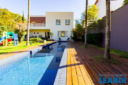 Casa com 4 Quartos à venda, 670m² no Pacaembu, São Paulo