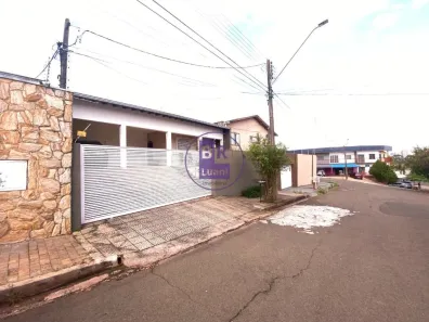 Casa com 3 Quartos à venda, 200m² no Champagnat, Londrina