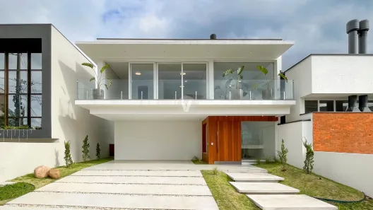Casa de Condomínio com 3 Quartos à venda, 215m² no Tomazetti, Santa Maria