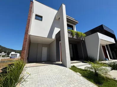 Sobrado com 3 Quartos à venda, 132m² no Beira Rio, Biguaçu