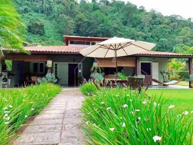 Casa de Condomínio com 3 Quartos à venda, 250m² no Itaipava, Petrópolis
