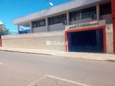 Ponto Comercial para alugar, 240m² no Centro, Montes Claros