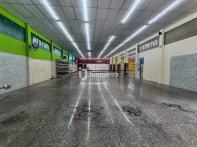 com 4 Quartos para alugar, 1200m² no Centro, Piracicaba