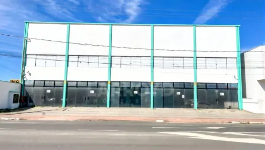 Sala Comercial para alugar, 878m² no Revoredo, Tubarão