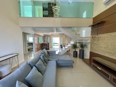 Casa com 3 Quartos para alugar, 260m² no Centro, Balneário Camboriú