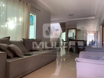 Casa com 4 Quartos à venda, 300m² no Alto Umuarama, Uberlândia