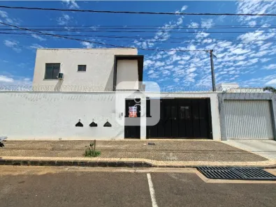 Sobrado com 3 Quartos para alugar, 140m² no Novo Mundo, Uberlândia