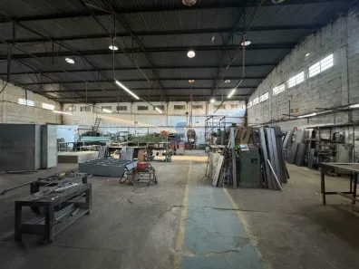 à venda, 970m² no Água Branca, Contagem