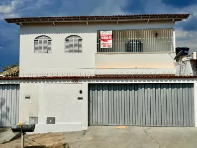 Sobrado com 4 Quartos para alugar, 198m² no Setor Leste Universitário, Goiânia