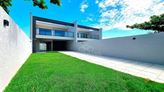 Sobrado com 3 Quartos à venda, 141m² no Balneário Coroados, Guaratuba