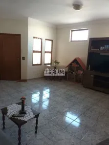 Casa com 2 Quartos à venda, 253m² no Fabrício, Uberaba