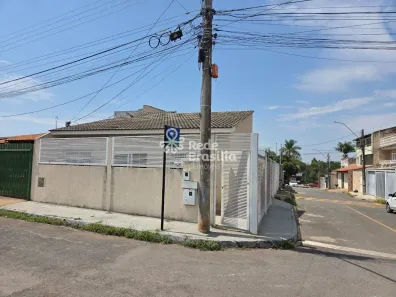 Casa com 2 Quartos para alugar, 85m² no Candangolândia, Brasília