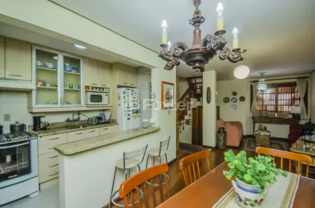 Casa de Condomínio com 3 Quartos à venda, 194m² no Vila Assunção, Porto Alegre