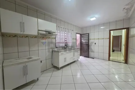 Casa com 3 Quartos para alugar, 70m² no Jardim Chácara dos Pinheiros, Botucatu