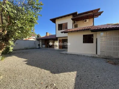 Casa com 3 Quartos para alugar, 140m² no Carianos, Florianópolis