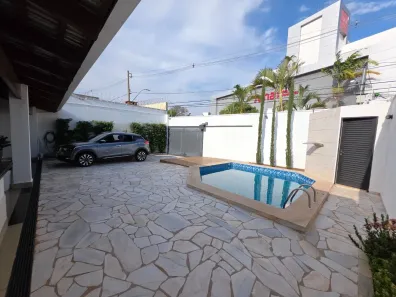 Casa com 4 Quartos à venda, 301m² no Jardim Karaíba, Uberlândia