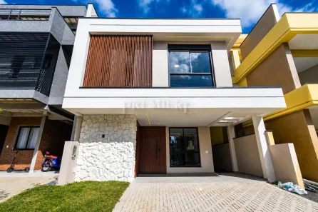 Casa com 3 Quartos à venda, 174m² no Santa Cândida, Curitiba