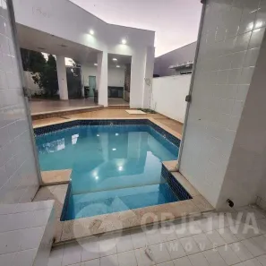 Casa de Condomínio com 5 Quartos para alugar, 460m² no Jardim Inconfidência, Uberlândia