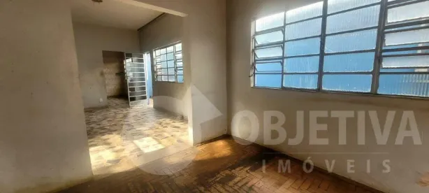 Casa com 2 Quartos para alugar, 140m² no Nossa Senhora Aparecida, Uberlândia