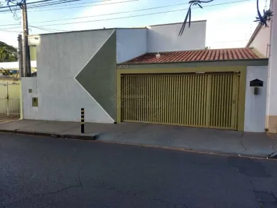 Casa com 3 Quartos à venda, 172m² no Centro, Araraquara