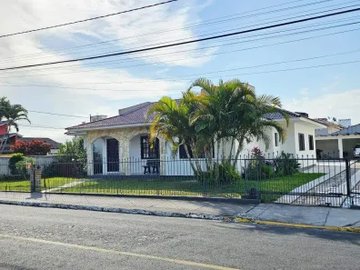 Casa com 3 Quartos à venda, 270m² no Centro, Araranguá