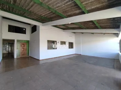 Casa com 4 Quartos para alugar, 250m² no Custódio Pereira, Uberlândia