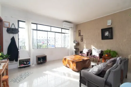 Casa com 3 Quartos à venda, 180m² no Medianeira, Porto Alegre
