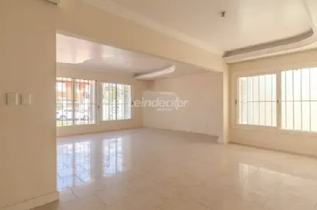 Casa com 3 Quartos para alugar, 240m² no Passo da Areia, Porto Alegre