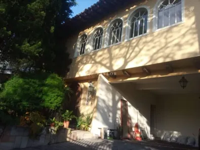 Casa com 3 Quartos para alugar, 300m² no Jardim Leonor, São Paulo