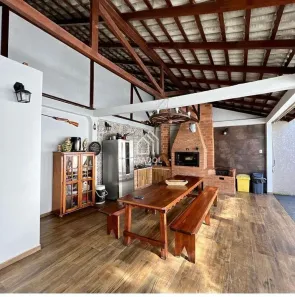 Casa com 3 Quartos à venda, 180m² no Uvaranas, Ponta Grossa