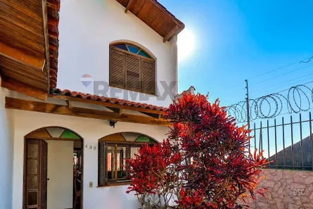 Casa com 4 Quartos à venda, 248m² no Santo Antônio, Porto Alegre