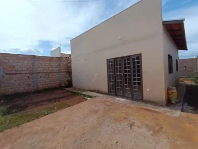 Casa com 2 Quartos para alugar, 70m² no Loteamento Antônio Caiado, Uberaba