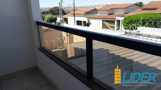 Sobrado com 3 Quartos à venda, 185m² no Dona Zulmira, Uberlândia
