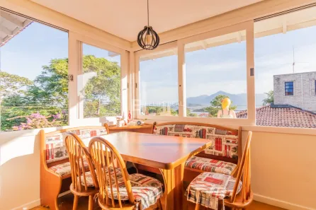 Casa com 4 Quartos à venda, 241m² no Ponta de Baixo, São José