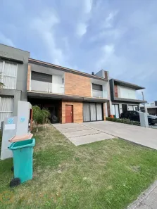 Casa de Condomínio com 3 Quartos à venda, 150m² no XANGRI-LÁ, Xangri-lá