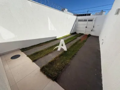 Sobrado com 2 Quartos para alugar, 99m² no Novo Mundo, Uberlândia