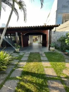 Casa com 3 Quartos à venda, 250m² no Cavaleiros, Macaé