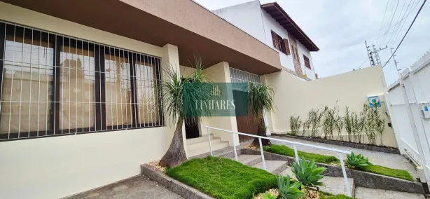 Casa com 3 Quartos à venda, 230m² no Coqueiros, Florianópolis