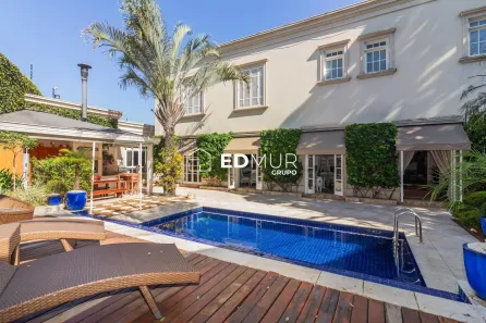 Casa com 8 Quartos à venda, 584m² no Vila Madalena, São Paulo