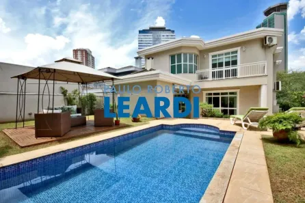 Casa de Condomínio com 4 Quartos à venda, 371m² no Alphaville, Santana de Parnaíba