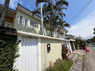 Casa de Condomínio com 3 Quartos para alugar, 220m² no Vargem Pequena, Rio de Janeiro