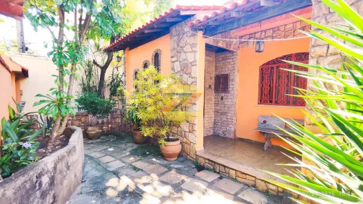 Casa com 3 Quartos para alugar, 313m² no Padre Miguel, Rio de Janeiro