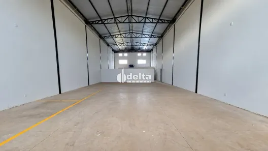 Ponto Comercial para alugar, 335m² no Daniel Fonseca, Uberlândia