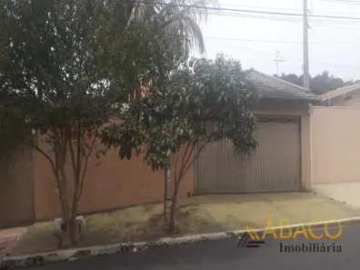 Casa com 3 Quartos para alugar, 167m² no Residencial Samambaia, São Carlos